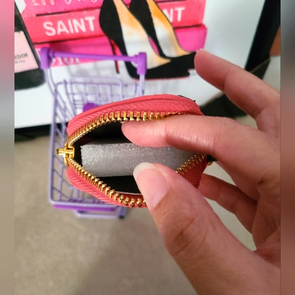 🍓NWOT Faux leather strawberry coin pouch🍓 - Picture 4 of 4